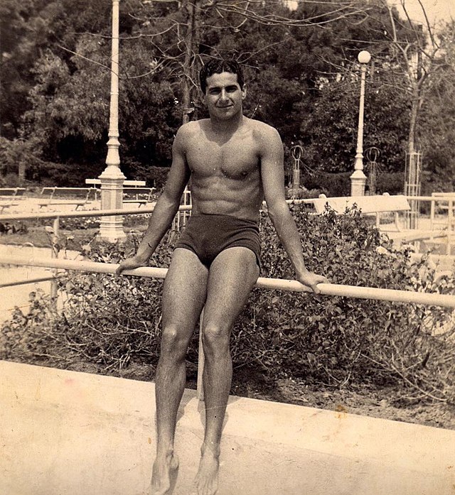 File:ZIZI TAIEB CHAMPION DE NATATION.jpg - Wikimedia Commons