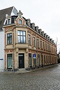 Apartment building in a corner location in a closed development