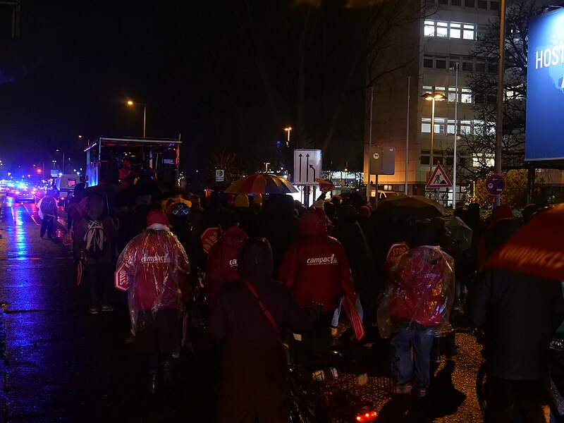 File:"Klima schützen statt GroKo retten!" demonstration 19.jpg