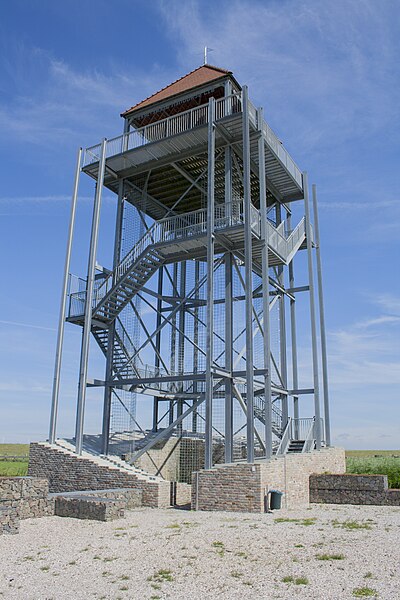 File:'t Huys te Nuwendore hoofdtoren 01.jpg