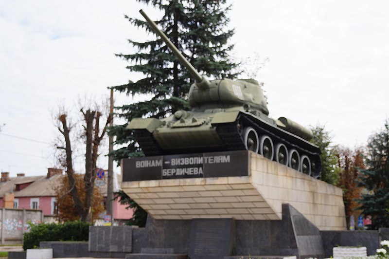 File:Бердичів (2) Пам'ятник воїнам — визволителям.jpg