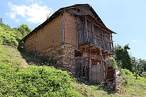 Стара куќа во селото