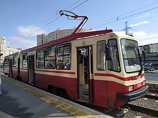 Tramvaj LVS-86M2 č. 5098, trasa č. 55, Komendantsky pr., Petrohrad