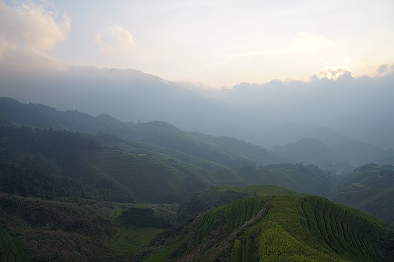 File:龙脊梯田1-2号观景台20150929 - panoramio (25).jpg