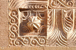 Cantería en la fachada norte de la casa de Ġazaleh.