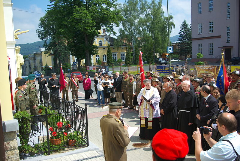 File:125th anniversary of TG Sokół in Sanok (June 7, 2014) 6 unveiling of plaque.jpg