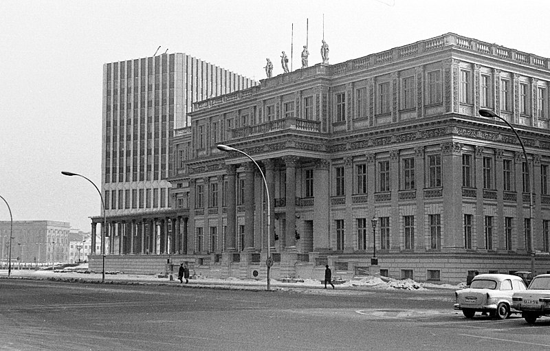 File:19700131310NR Berlin-Mitte Kronprinzenpalais Unter den Linden 3.jpg