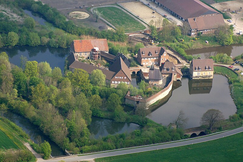 File:20140412 120704 Burg Kakesbeck (DSC00182).jpg