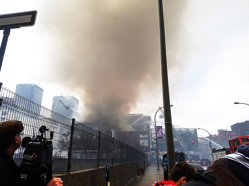 File:2016-11-17 Fire in Chinatown Destroys Heritage Édifice Robillard - Montreal (30346118834).jpg