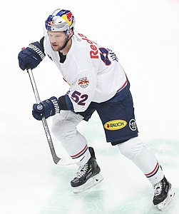 2022-05-02 Eisbären Berlin gegen EHC Red Bull München (Deutsche Eishockey-Liga 2021-22, Playoff-Final) by Sandro Halank – 137 (przycięte) .jpg