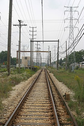 Transition zone of third-rail to overhead-wire supply on Chicago's Yellow Line (the "Skokie Swift")
