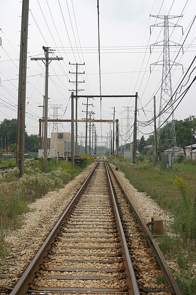 File:3rd rail to overhead wire transition zone on the Skokie Swift.jpg