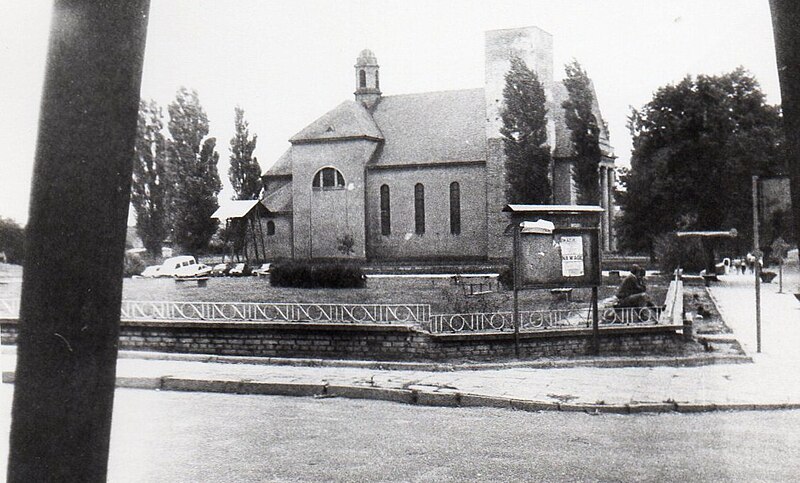 File:5.9.1991, Golancz, church.jpg