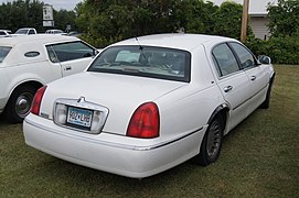 1999 Lincoln Town Car Cartier, πίσω