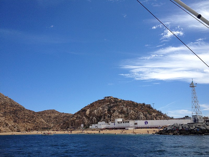 File:A view of the surrounding beach of the Cabo San Lucas Marina, 27 March 2013.jpg