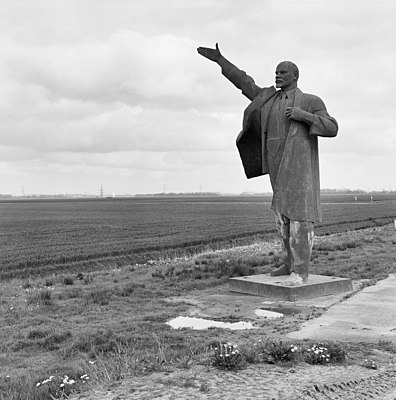 Leninbeeld in Tjuchem (1998)