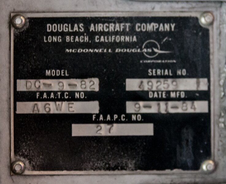 File:Aircraft data plate McDonnell Douglas DC-9-82 CN 49259.jpg