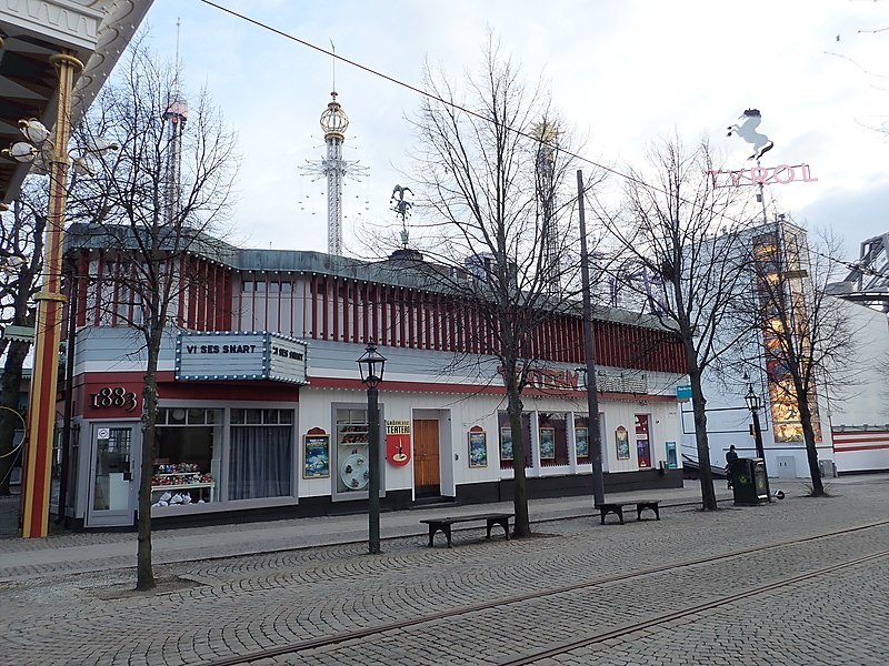 File:Allmänna Gränd - Gröna Lund-teatern.jpg