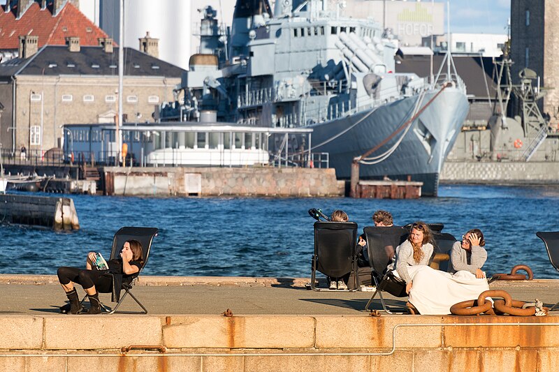 File:Amalienborg, København (29536848912).jpg