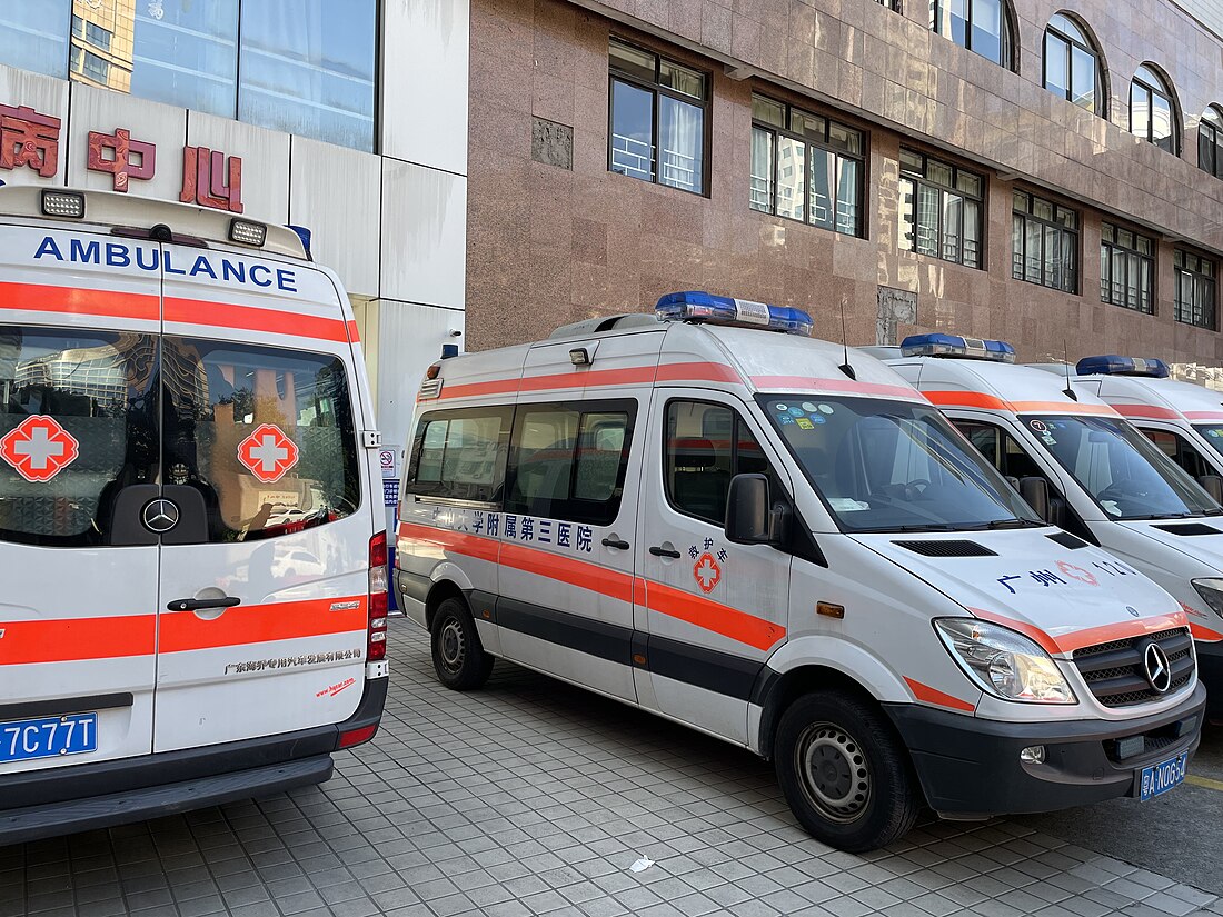 File:Ambulances of The First Affiliated Hospital of Guangdong Pharmaceutical University, Guangzhou, Oct 2020.jpg