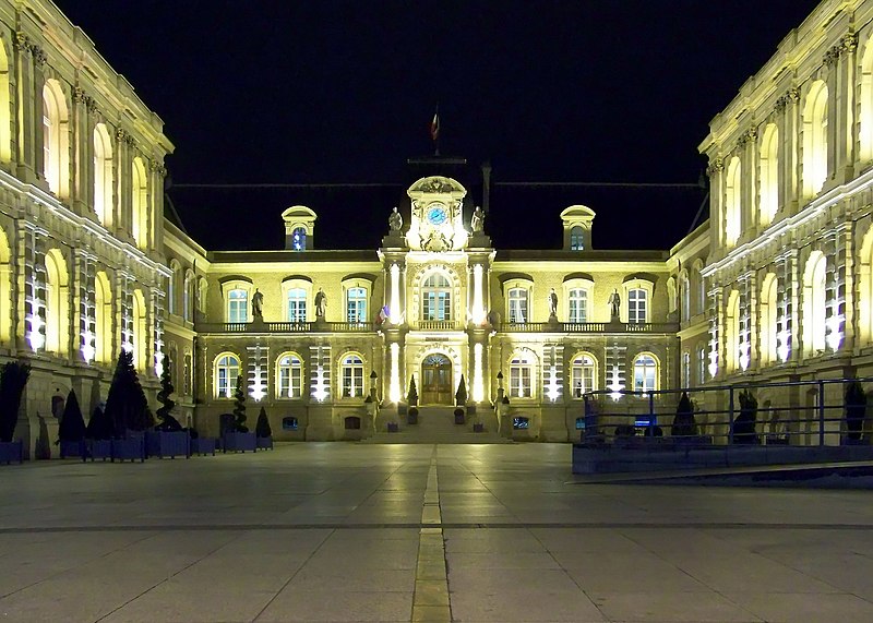 File:Amiens - Hotel de Ville de nuit.jpg