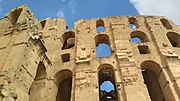 Миниатюра для Файл:Amphitheatre of El Jem external 04.jpg