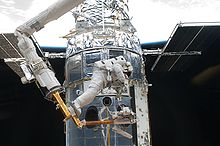 Feustel vicino al telescopio Hubble durante un'EVA del STS-125