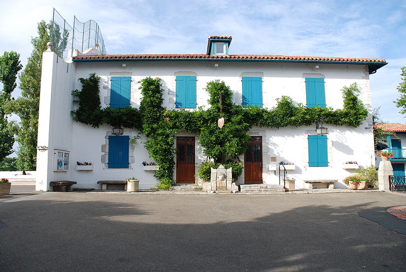 File:Arcangues Mairie.jpg