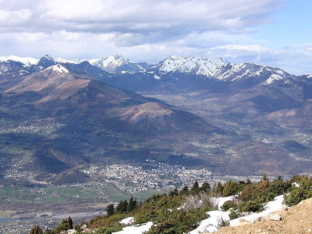 Vista de Argelès-Gazost desde a estância de esqui de Hautacam