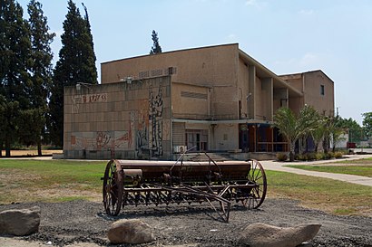 איך מגיעים באמצעות תחבורה ציבורית  לאשדות יעקב איחוד? - מידע על המקום