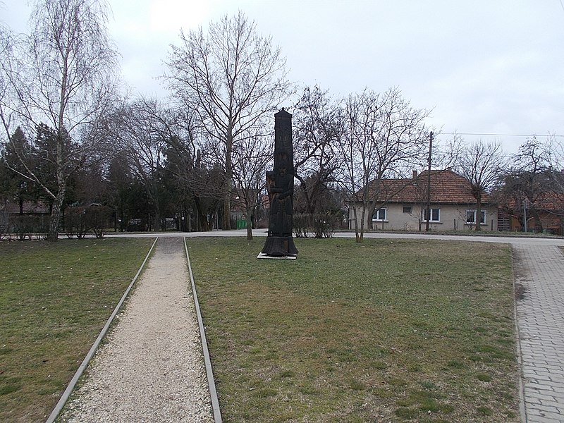 File:Attila-Statue, Martinovicsplatz, 2023 Maglód.jpg