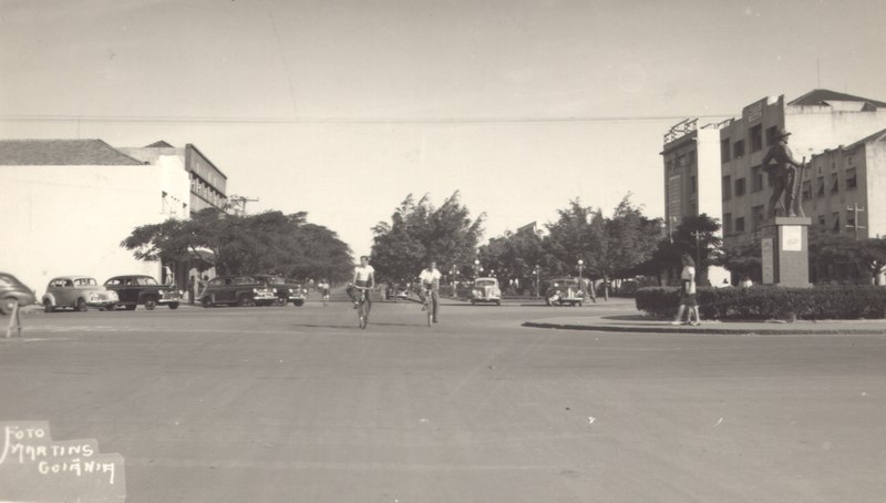 File:Avenida Anhanguera, Goiânia.tif