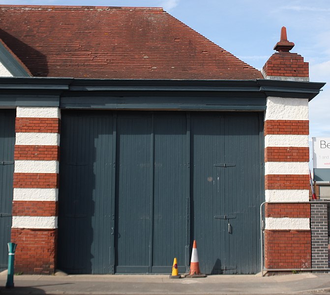 File:Avonmouth Old Bus Depot doors.JPG