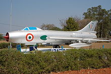 מטוס Su-7BMK הודי בתצוגה באקדמיה של חיל האוויר ההודי