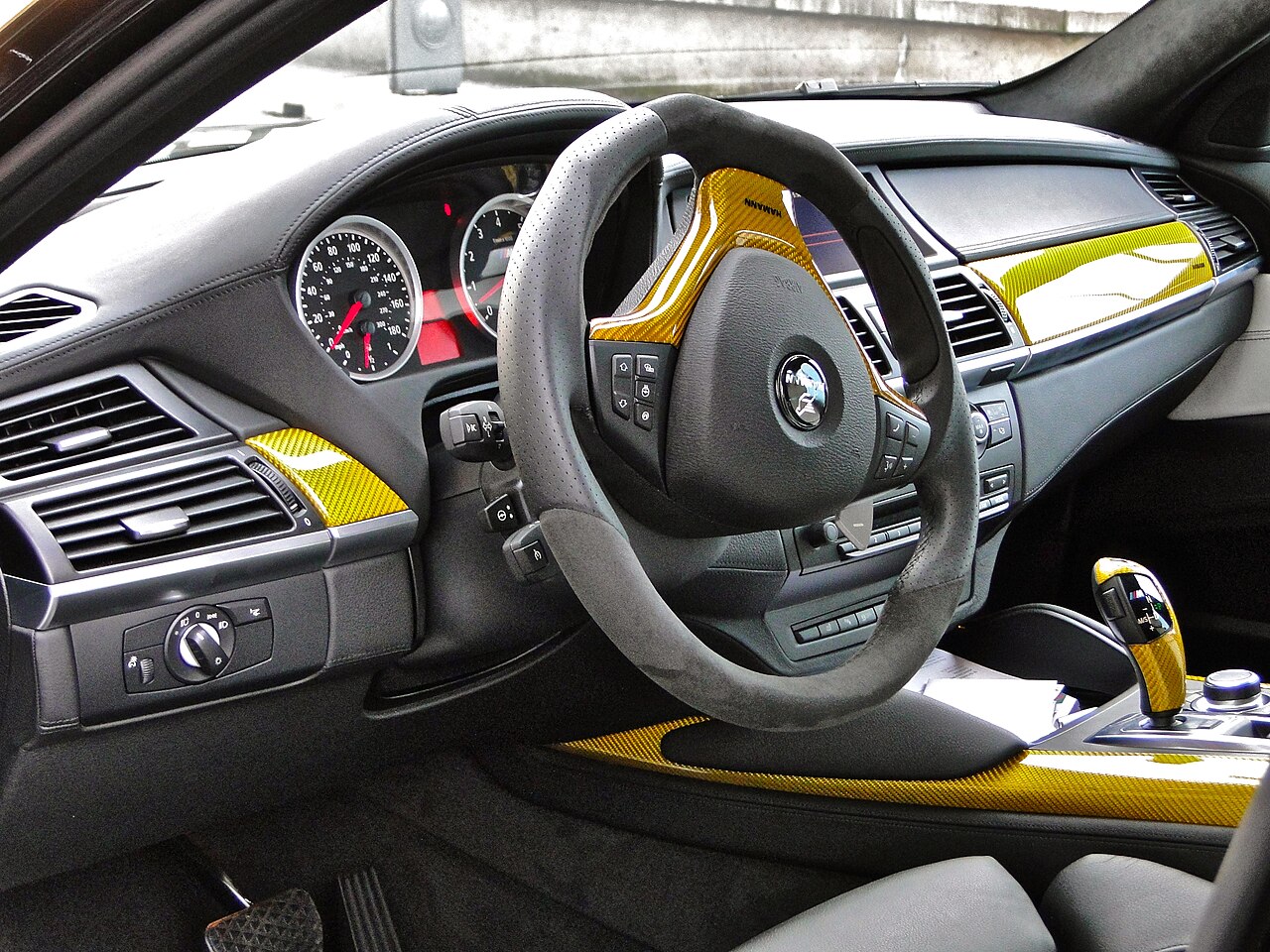 File Bmw X6 M Hamann Tycoon Evo M Interior Jpg Wikimedia