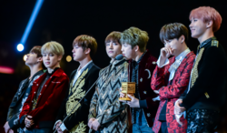 BTS_win_Artist_of_the_Year_at_Mnet_Asian_Music_Awards,_2_December_2016_02