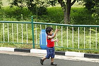 A boys walk In Arignar Anna Zoological Park (അരിങ്യർ അണ്ണാ മൃഗശാലയിൽ ഒരു കുട്ടി നടത്തം)