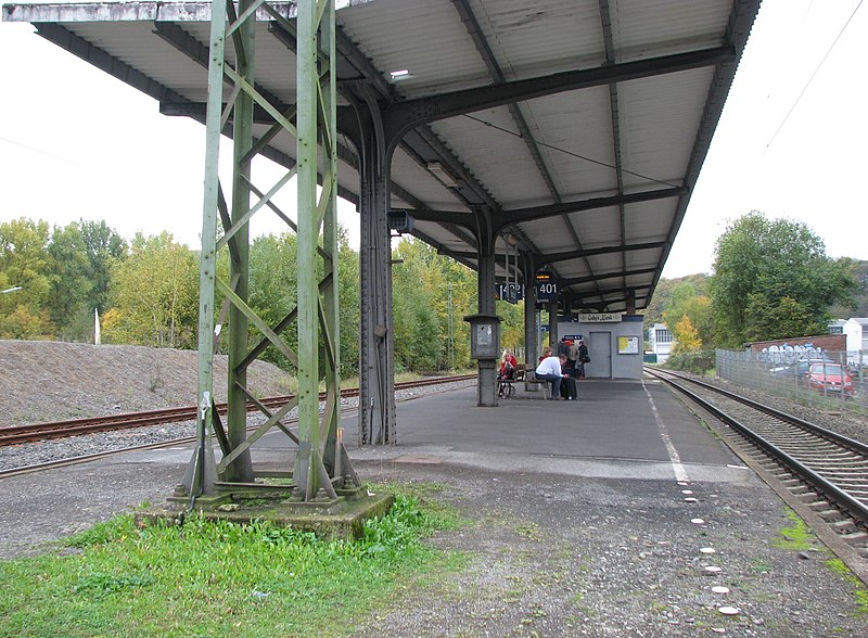 File:Bahnhof Brachbach.jpg