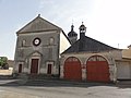 L'église Saint-Georges avec les halles attenantes.