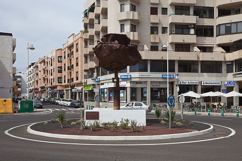 File:Barlovento- escultura de César Manrique en Arrecife- Lanzarote.jpg
