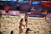 Deutsch: Beachhandball bei den Olympischen Jugendspielen 2018; Tag 3, 10. Oktober 2018; Mädchen, Vorrunde, Gruppe B - Niederlande-Argentinien 2:0 English: Beach handball at the 2018 Summer Youth Olympics at 10 October 2018 – Girls Preliminary Round Group B‎ – Netherlands-Argentina 2:0