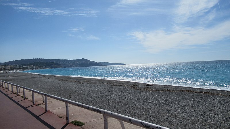 File:Beach of nice cote d'azur.jpg