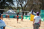 Deutsch: Beachvolleyball bei den Olympischen Jugendspielen 2018; Tag 8, 14. Oktober 2018; Mädchen, Achtelfinale – USA-Peru 2:0 (21–19/21–12) English: Beach volleyball at the 2018 Summer Youth Olympics at 14 October 2018 – Girls Round of 16 – USA-Peru 2:0 (21–19/21–12)