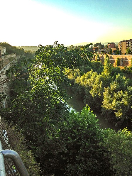 File:Benevento (BN), Campania, Italia - fiume Calore Irpino 1.jpg