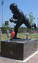 Billy Vessels statue