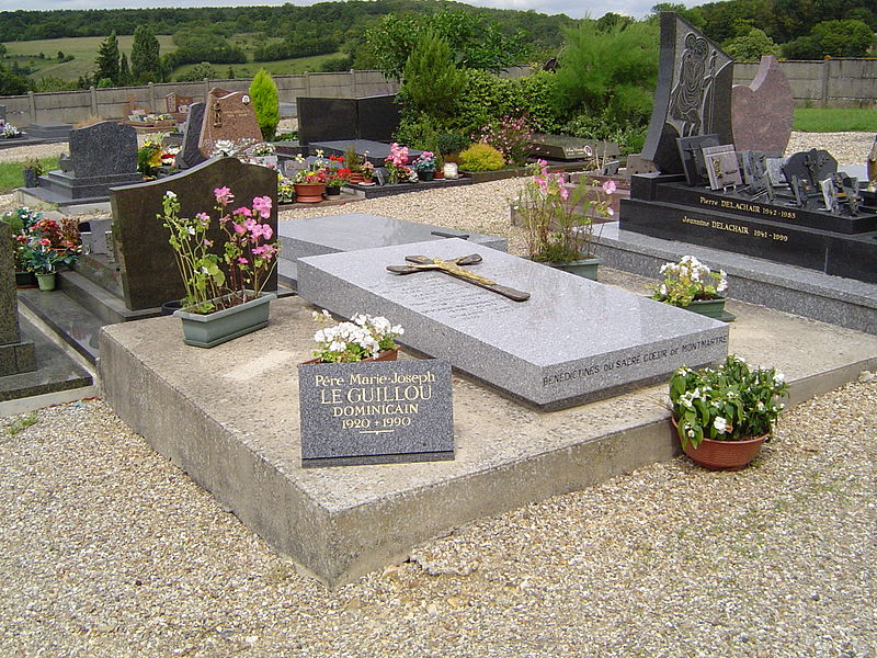 File:Blaru - Tombe du père Le Guillou.JPG