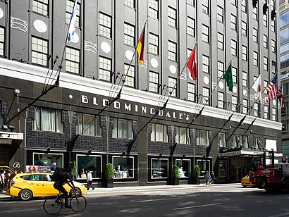 Cómo llegar a Bloomingdales en transporte público - Sobre el lugar