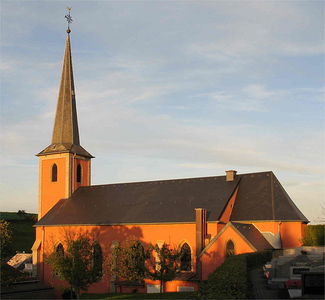 File:Boevange-sur-Attert church.jpg