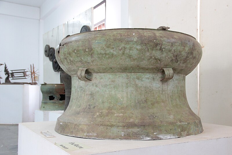 File:Bronze drum 1 - CPM.JPG