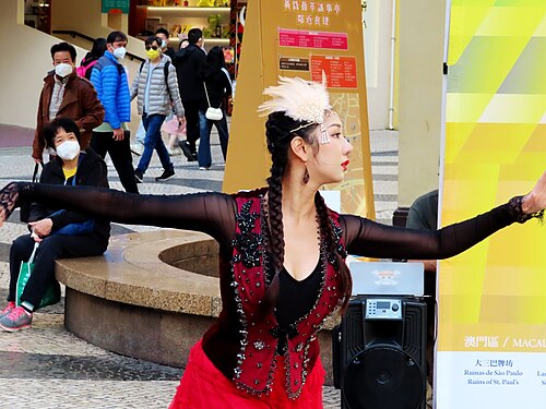 Busking for folk dance